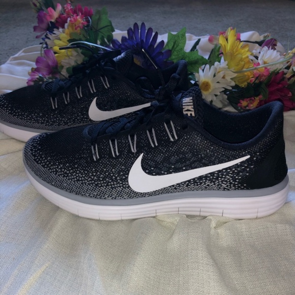 Nike Womens Shoes Sz. 8 - Picture 3 of 8